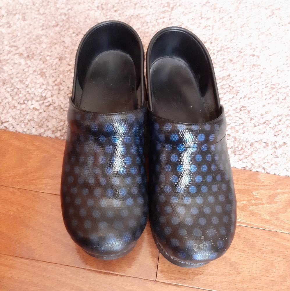 Dansko Clogs Size 39 - image 5
